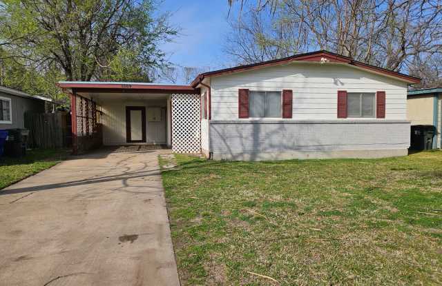 (3) Bed in Central Norman! New Carpet! Cleveland School District! photos photos