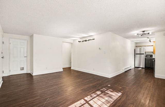 Charming 2-Bedroom Condo in a Prime Location - Cheesman Park! Gallery 3