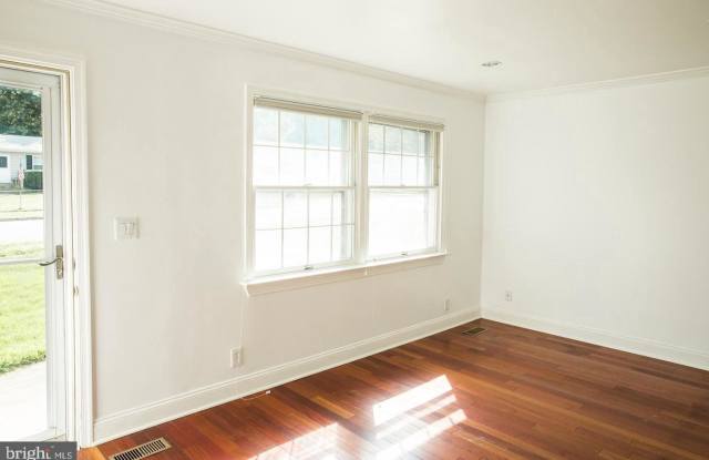 4012 ELMWOOD DRIVE Gallery 2