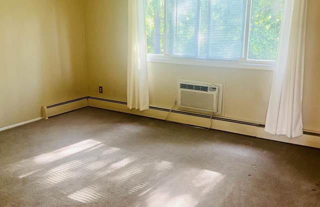 31831 Grand River Avenue unit: 3 photos photos
