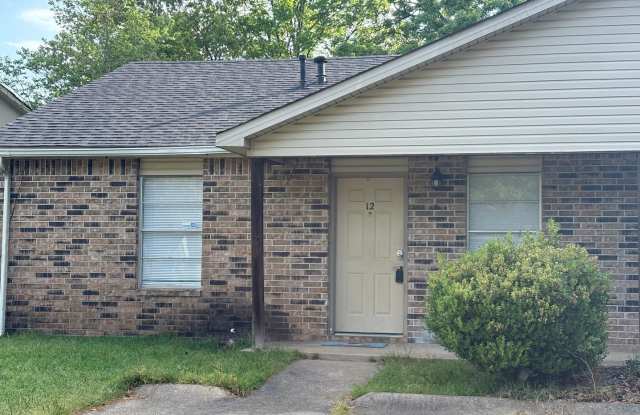 Freshly Remodeled 2BR/1BA Maumelle Duplex with Fenced Yard – $1,000/mo photos photos