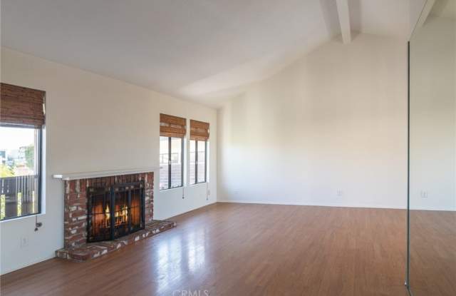 768 W 20th Street Gallery 3