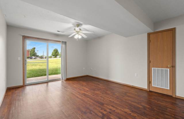819 W Warren Avenue Gallery 3