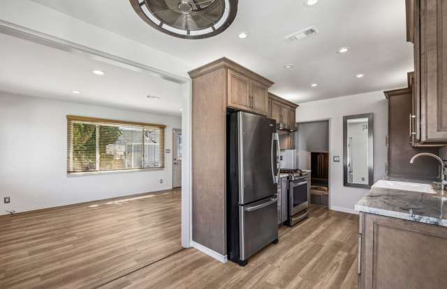 1618 Fernside Blvd #B - 2 bedroom | 1.5 bathroom | Duplex - 1618 Fernside Boulevard, Alameda, CA 94501