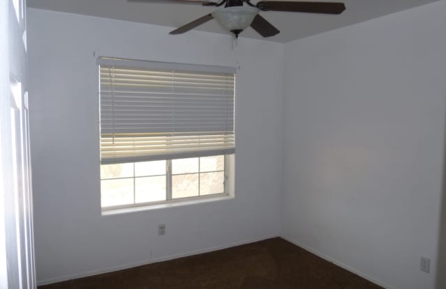 4 BED, HUGE BACKYARD, 3 CAR GARAGE! photos photos