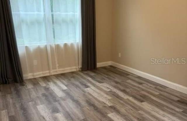 540 LINDSAY ANNE Court Gallery 4