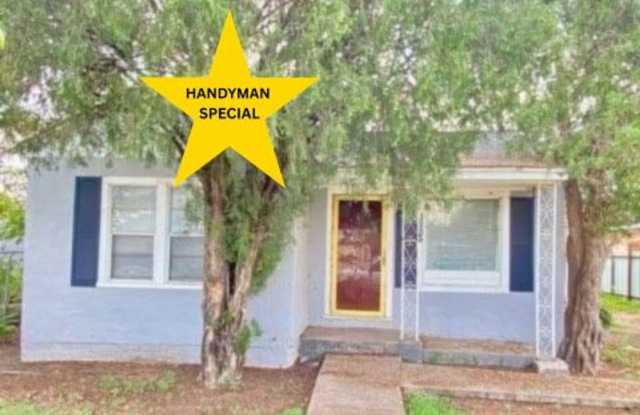 Handyman Special $0 First Month's Rent / “You fix, you SAVE BIG!!” Contact Diane for details: 806 704-3055 ext 2 photos photos
