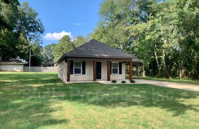 711 Hill Ave - 711 Hill Avenue, Muscle Shoals, AL 35661