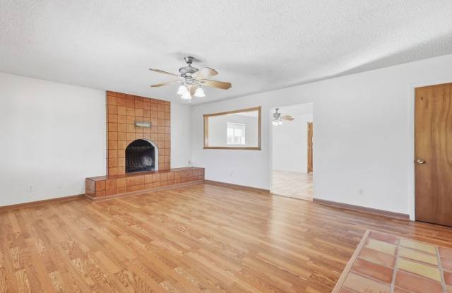 Spacious 3-Bedroom Home with Large Backyard & Extended Driveway Gallery 4