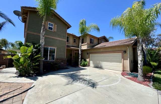 Large 5 Bedroom Home with Included SOLAR, Den & Loft photos photos