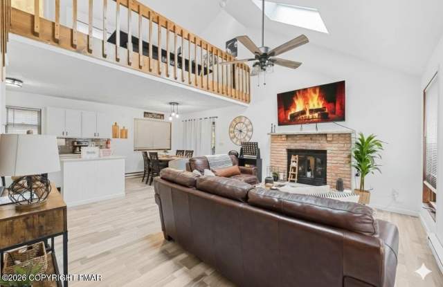 4758 Brentwood Drive Gallery 2