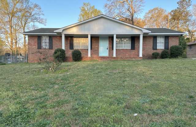 Spacious 3 Bedroom, 2 Bathroom Home with Large Yard photos photos