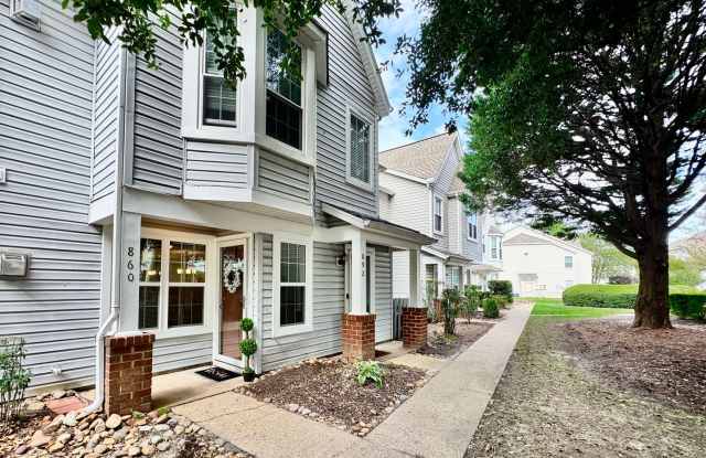 REDUCED PRICE! Updated 1st Floor/1-Level Condo Ready NOW! Includes Water, Sewer, Trash, Landscaping, Fitness Center  Pool Access! - 860 Drift Tide Drive, Virginia Beach, VA 23464