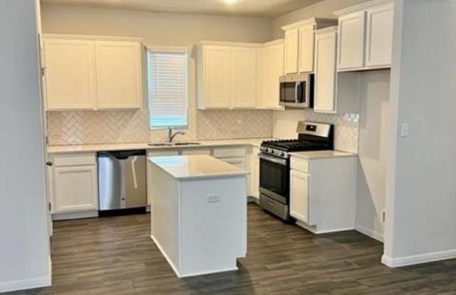 Beautiful Free standing Single Story Sorrento Condominium Home 3-2 with 2 car Garage / Pflugerville Gallery 4