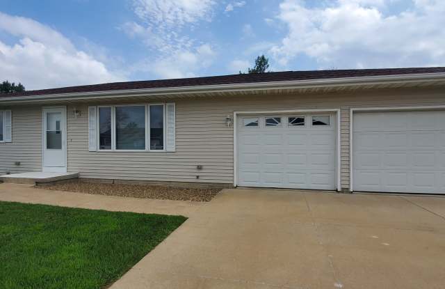 3731 33rd Ave SW - 3731 33rd Avenue Southwest, Cedar Rapids, IA 52404