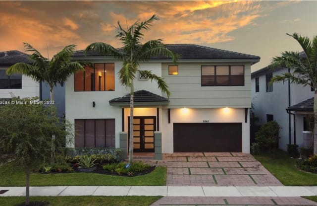 8842 NW 154th Ter - 8842 Northwest 154th Terrace, Miami Lakes, FL 33018