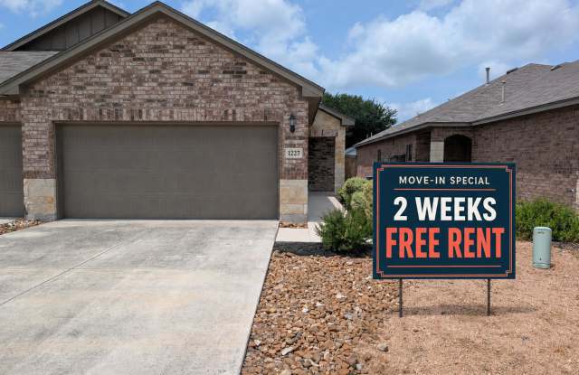 Walk to Gruene/  Fridge Inculded / No Carpet / Gas Cooking / CISD *2 weeks free rent* photos photos