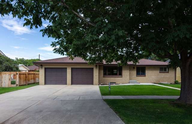 Charming All-Brick 2 Bedroom 3 bathroom Ranch Near Downtown Windsor! photos photos