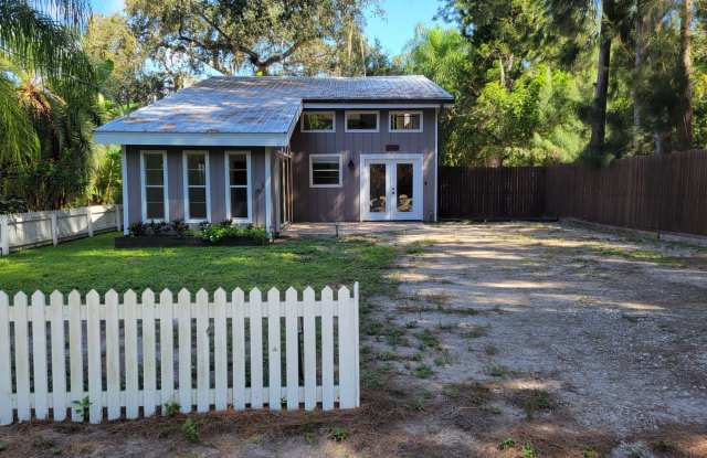 Annual UNfurnished 3/2 nicely renovated home in Sarasota close to Siesta Key! photos photos