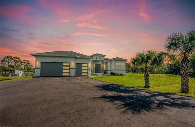 2941 37th Ave NE photos photos