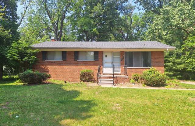 3 bedroom home in Southfield with sprawling yard. A must see!! photos photos