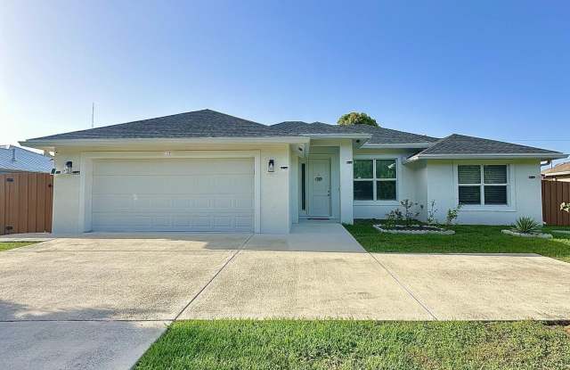 2243 SE Mariposa Avenue photos photos