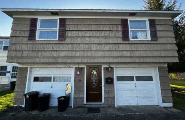 Cozy 2-bedroom in Johnson City Gallery 2