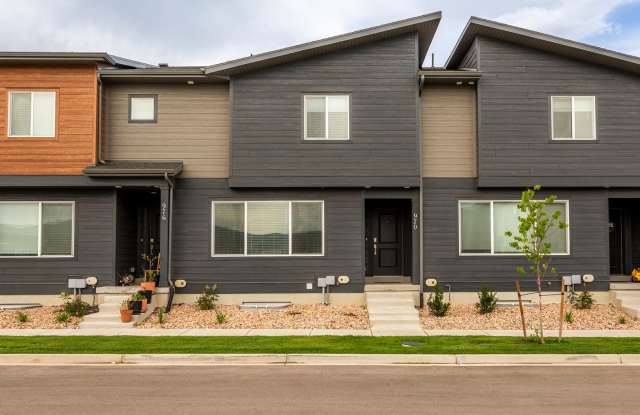 Convenient and Charming Heber City Town Home with Rare Fully Finished Basement photos photos