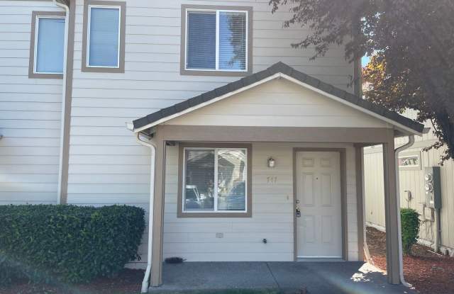 Beautiful 2 Bedroom 1.5 Bath Townhome Located in a Nice Complex. photos photos