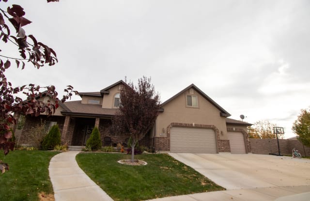 2002 S Clydesdale Cir - 2002 Clydesdale Circle, Saratoga Springs, UT 84045