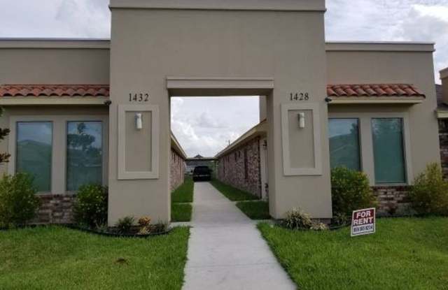 1428 Leann Rimes Road Gallery 1