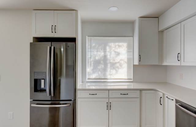 2 Bedroom, 2.5 Bath Condo in Madrona Heights Gallery 4