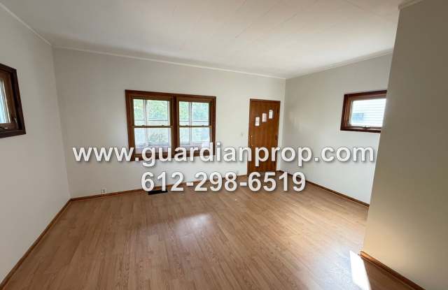 Large House in Hamline Midway Available Now, New Carpet/Flooring, Sunroom w/Fireplace Gallery 3