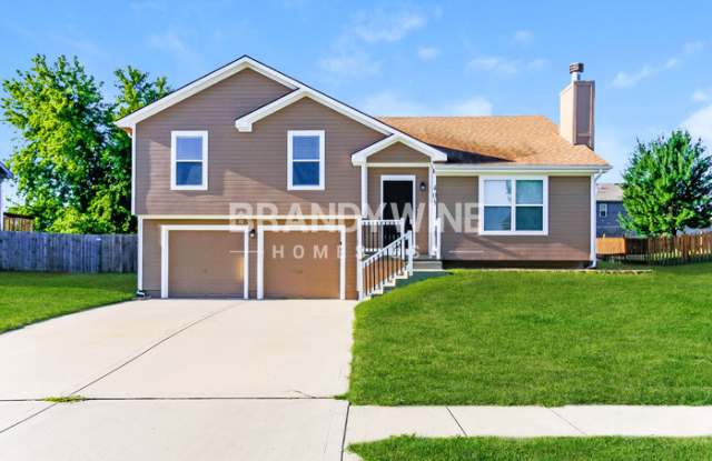 403 193rd Street - 403 193rd Street, Smithville, MO 64089