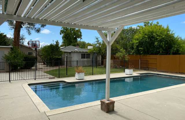 Tarzana Lifestyle: Elegant Home with Pool, Guest House  Walkability photos photos