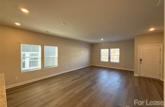 125 Utility Lane Gallery 3