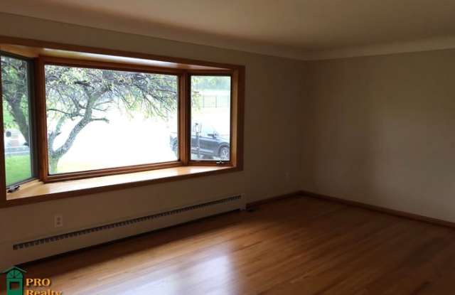 2052 Larpenteur Avenue East Gallery 3