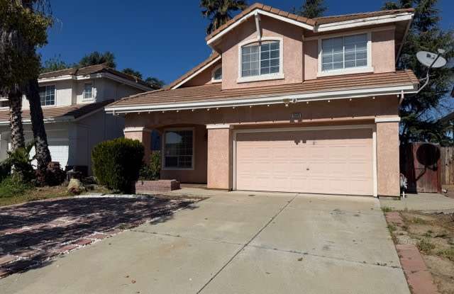 1689 Woodland Court photos photos