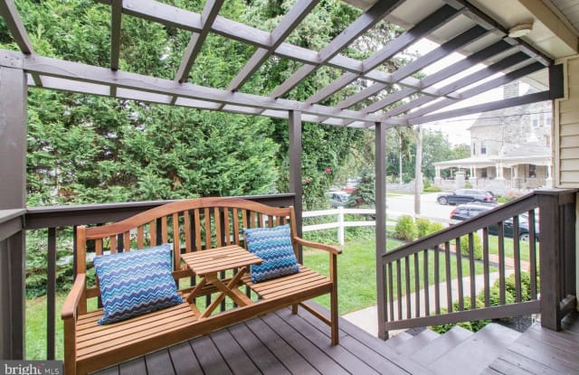12 W 8TH AVENUE - 12 West 8th Avenue, Conshohocken, PA 19428