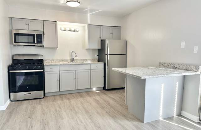 1721 E Roosevelt Rd photos photos