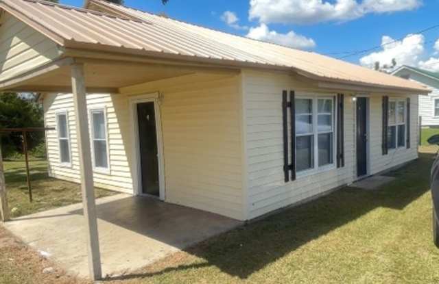 2 Bed/1 Bath House - 47 North Walnut Street, Hazlehurst, GA 31539