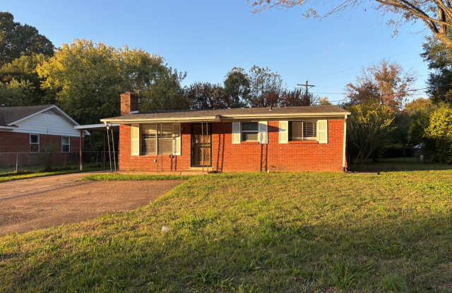 3 bedroom, 1 bath with covered carport parking - 1778 Whitehead Drive, Southaven, MS 38671