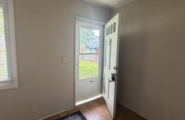820 Woodbine Avenue Gallery 2