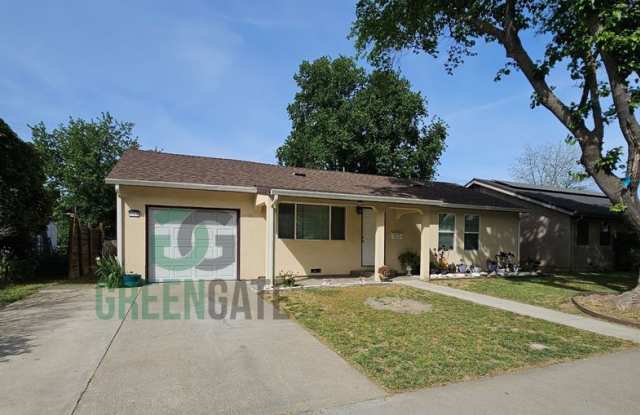 3 bedroom Tracy home with lovely backyard available! photos photos