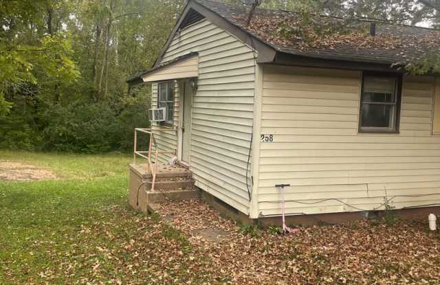 Oak Ridge 37830 - 2 bedroom, 1 bath duplex - Contact Lisa Vineyard and Shannon Russell (865) 216-9334 - 258 South Dillard Avenue, Oak Ridge, TN 37830