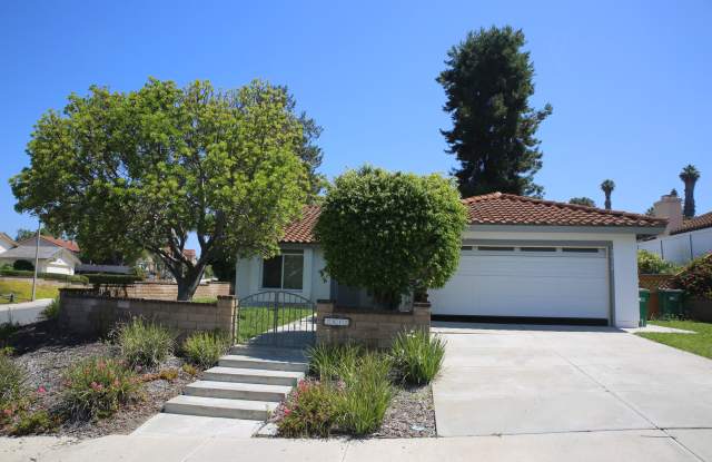 Lovely, 4BD/2BA House on Corner Lot w/ Fenced Yard: Walk to School, Shopping, Park - 7912 Terraza Disoma, Carlsbad, CA 92009