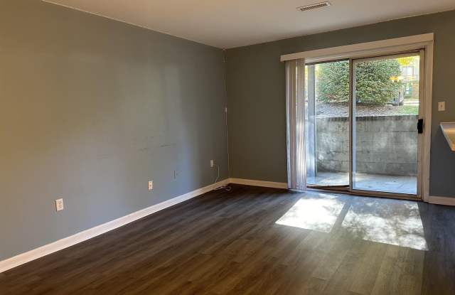 802 NEWPORT Terrace Gallery 3