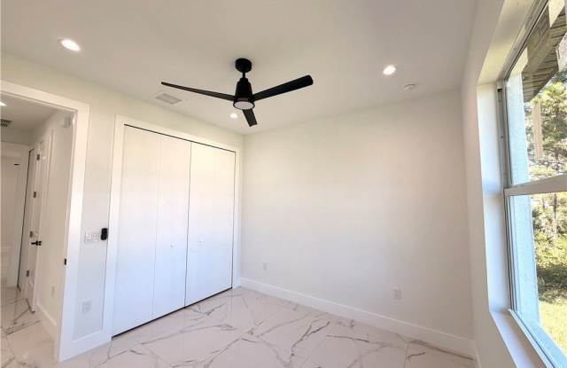 3207 67th Street W Gallery 4