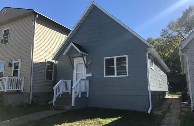 2BR Updated Midtown Home - Available Now! - 2709 Howard Street, Omaha, NE 68105