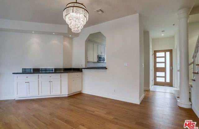 852 North Poinsettia Place photos photos